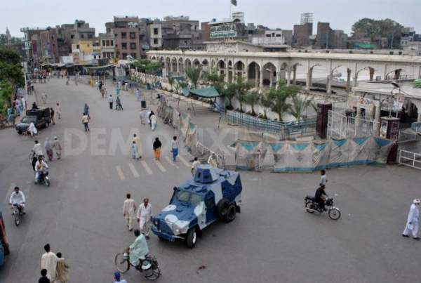 terrorism-shrine-hazrat-ali-hajveri-data-ganj-bakhsh-lahore_375309.jpg